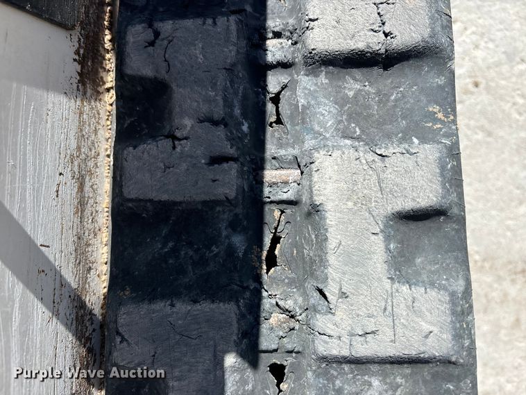 image for item ES5017 2011 Bobcat MT52 compact utility loader