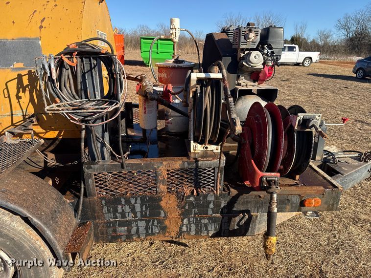 image for item ES5600 1992 United Enterprises fuel trailer