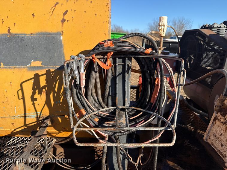 image for item ES5600 1992 United Enterprises fuel trailer