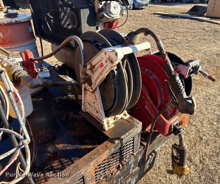 image for item ES5600 1992 United Enterprises fuel trailer