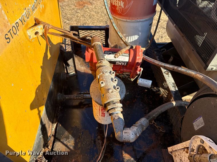 image for item ES5600 1992 United Enterprises fuel trailer