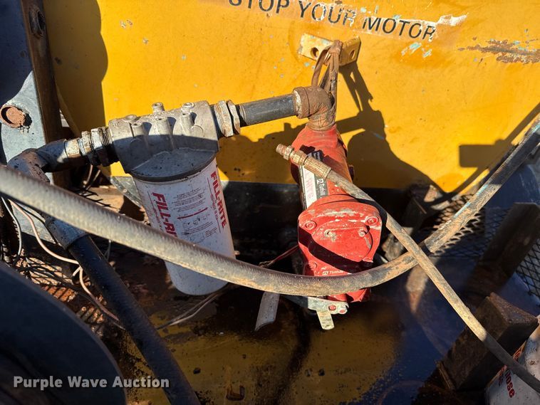 image for item ES5600 1992 United Enterprises fuel trailer