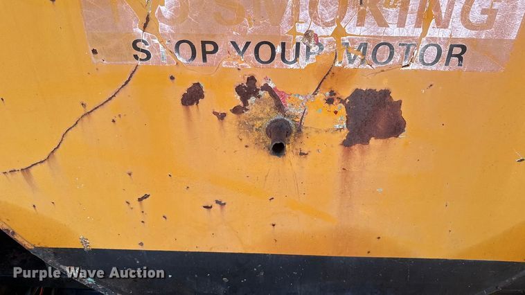 image for item ES5600 1992 United Enterprises fuel trailer