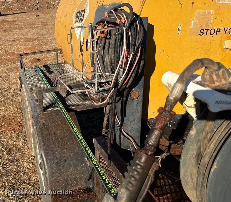 image for item ES5600 1992 United Enterprises fuel trailer