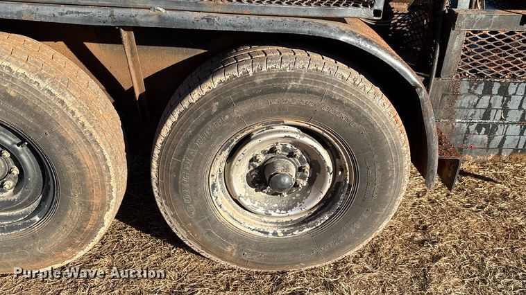 image for item ES5600 1992 United Enterprises fuel trailer