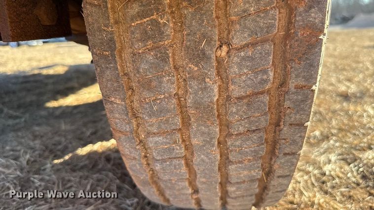 image for item ES5600 1992 United Enterprises fuel trailer