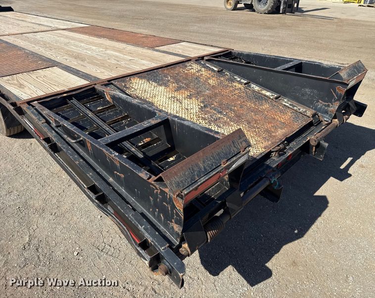 image for item ES5812 2002 Central Trailer Corp. equipment trailer