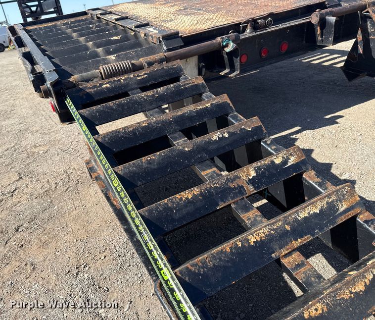 image for item ES5812 2002 Central Trailer Corp. equipment trailer