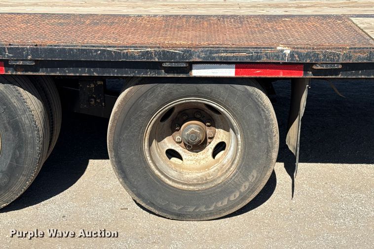 image for item ES5812 2002 Central Trailer Corp. equipment trailer