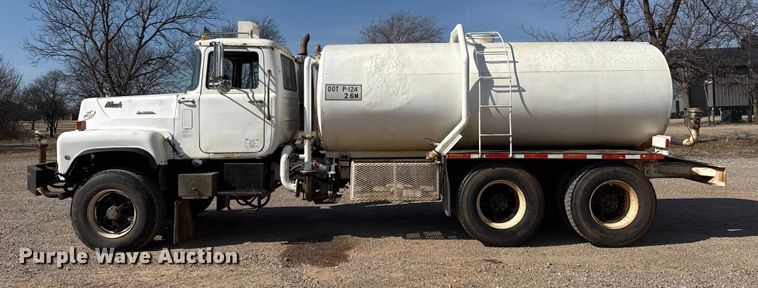 image for item ES5818 1979 Mack RL611LS water truck