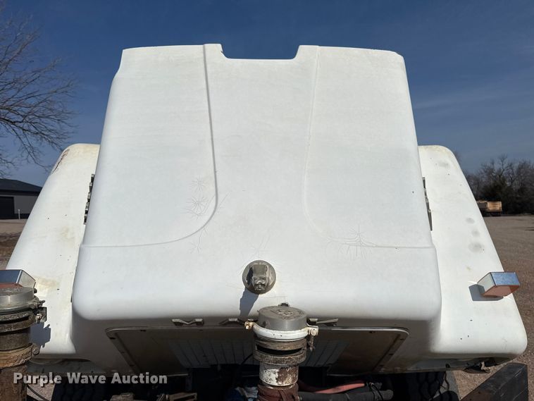 image for item ES5818 1979 Mack RL611LS water truck