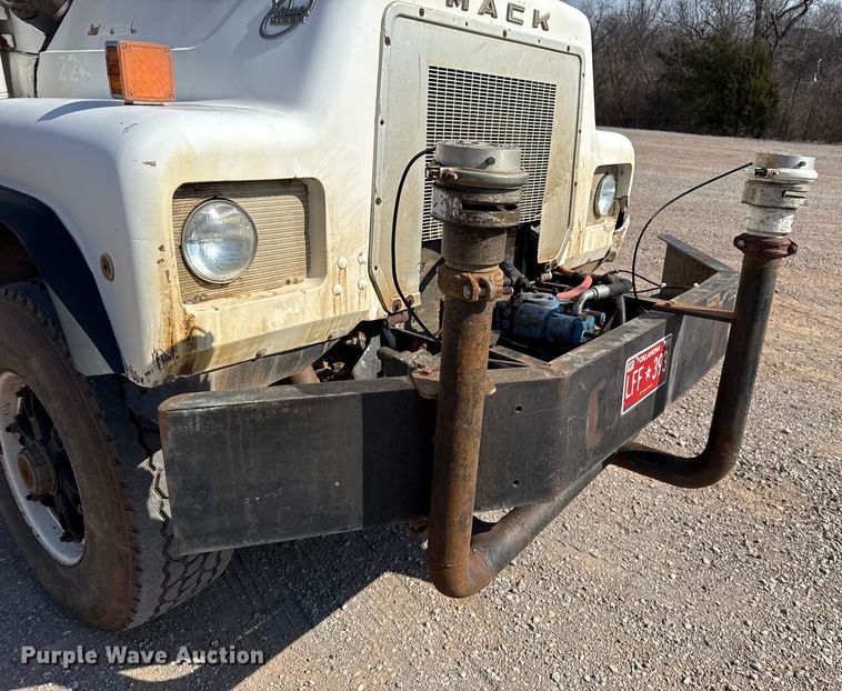 image for item ES5818 1979 Mack RL611LS water truck