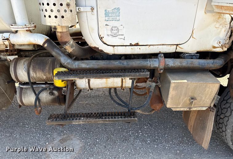 image for item ES5818 1979 Mack RL611LS water truck