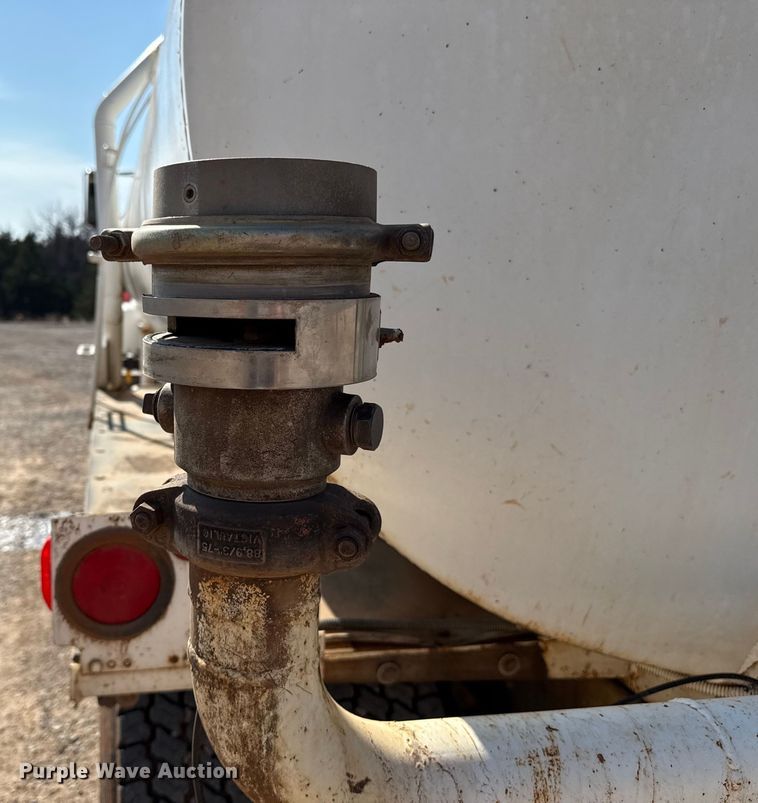 image for item ES5818 1979 Mack RL611LS water truck