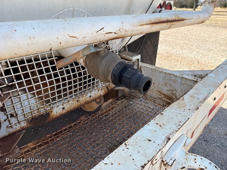 image for item ES5818 1979 Mack RL611LS water truck