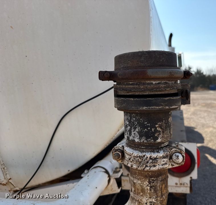 image for item ES5818 1979 Mack RL611LS water truck