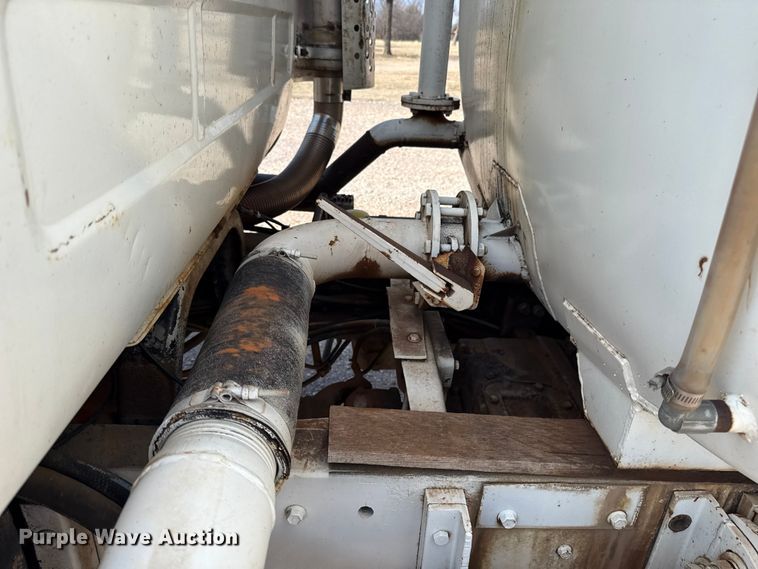 image for item ES5818 1979 Mack RL611LS water truck