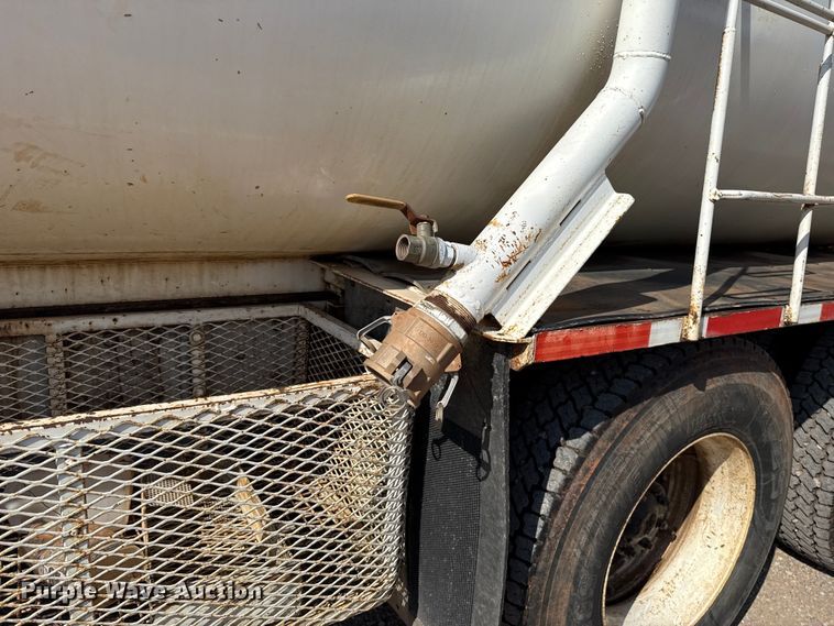 image for item ES5818 1979 Mack RL611LS water truck