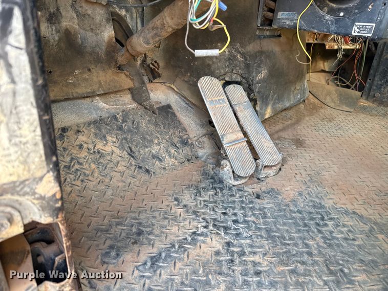 image for item ES5818 1979 Mack RL611LS water truck