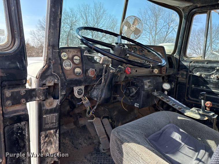 image for item ES5818 1979 Mack RL611LS water truck