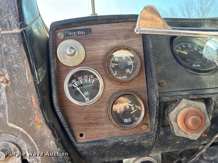 image for item ES5818 1979 Mack RL611LS water truck