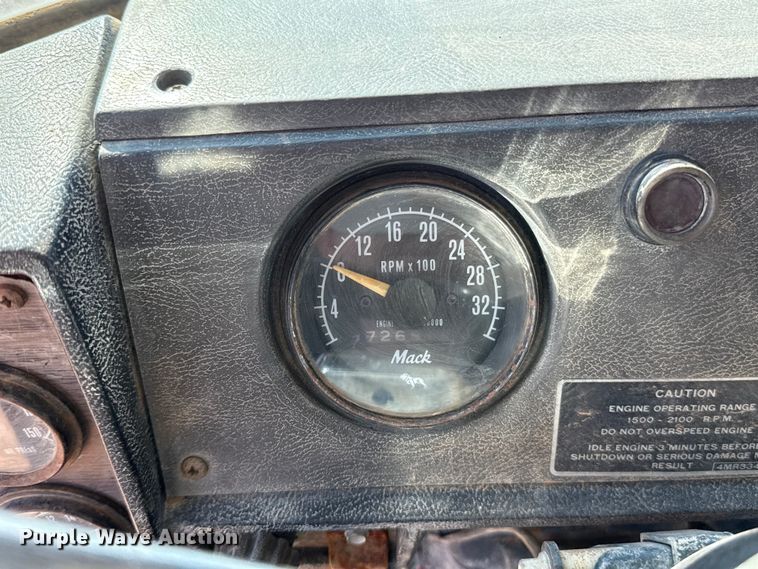 image for item ES5818 1979 Mack RL611LS water truck