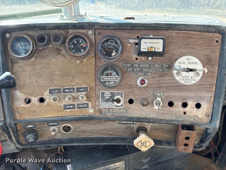 image for item ES5818 1979 Mack RL611LS water truck