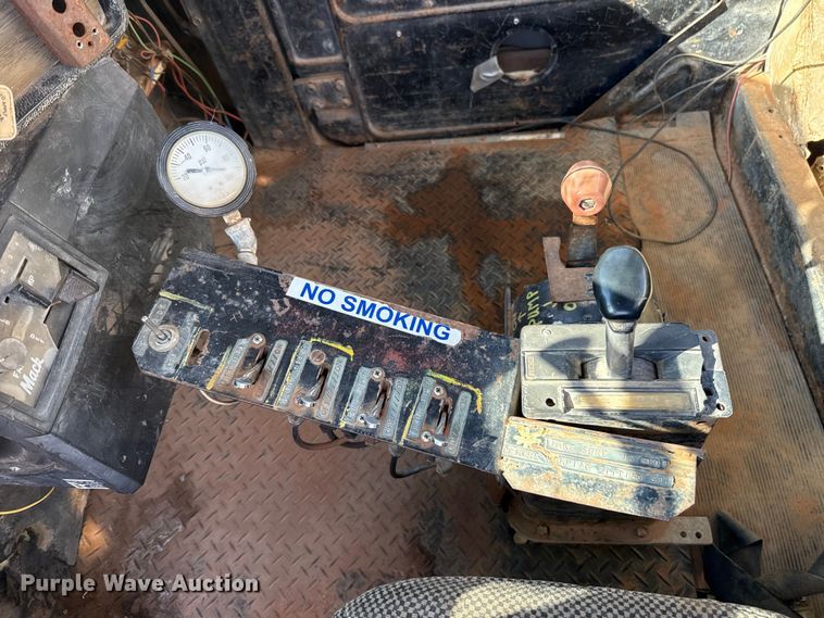 image for item ES5818 1979 Mack RL611LS water truck