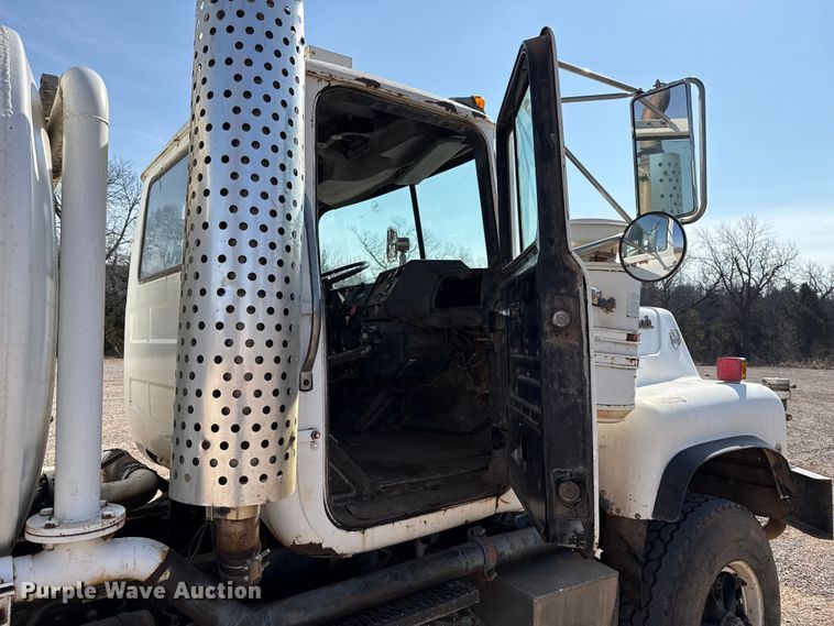 image for item ES5818 1979 Mack RL611LS water truck