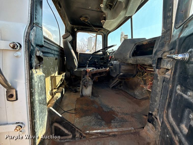 image for item ES5818 1979 Mack RL611LS water truck