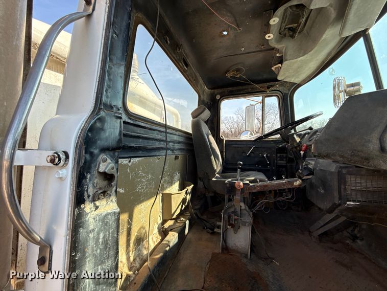 image for item ES5818 1979 Mack RL611LS water truck