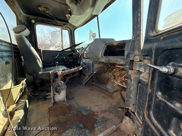 image for item ES5818 1979 Mack RL611LS water truck