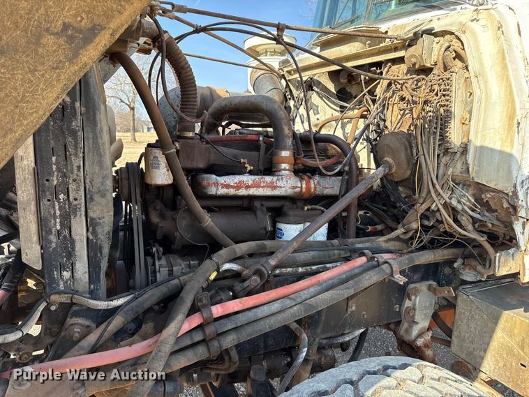 image for item ES5818 1979 Mack RL611LS water truck