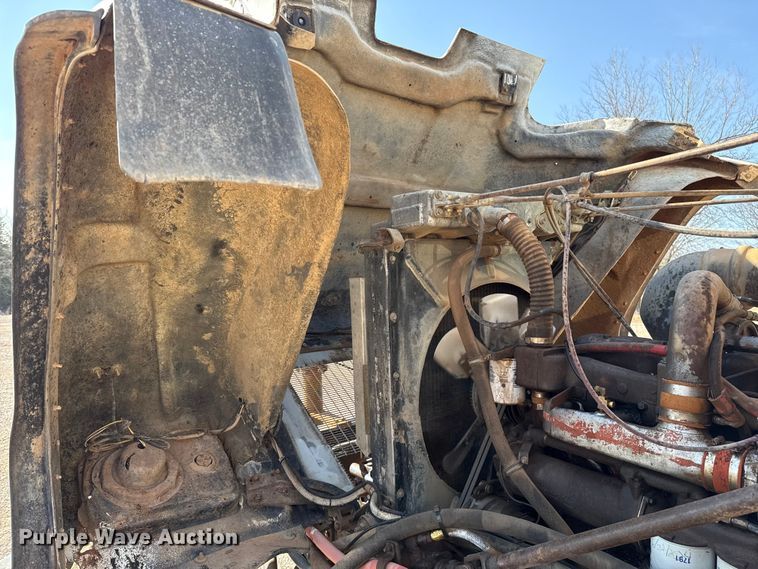 image for item ES5818 1979 Mack RL611LS water truck