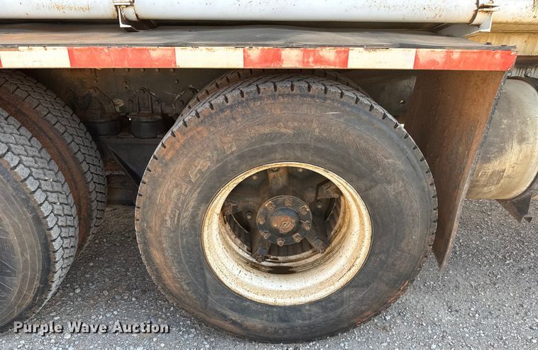 image for item ES5818 1979 Mack RL611LS water truck