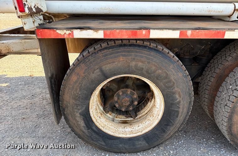 image for item ES5818 1979 Mack RL611LS water truck