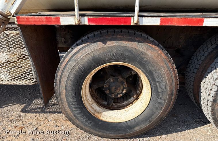 image for item ES5818 1979 Mack RL611LS water truck