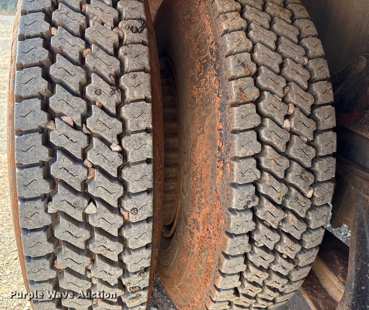 image for item ES5818 1979 Mack RL611LS water truck