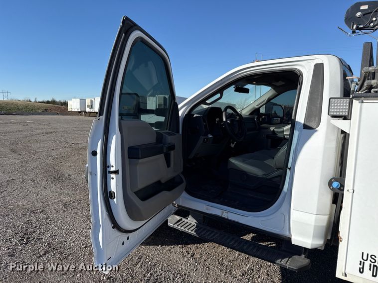 image for item ES5901 2018 Ford F550 Super Duty XL utility / service truck