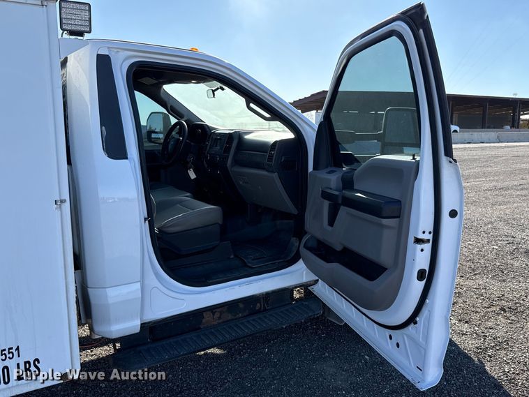 image for item ES5901 2018 Ford F550 Super Duty XL utility / service truck
