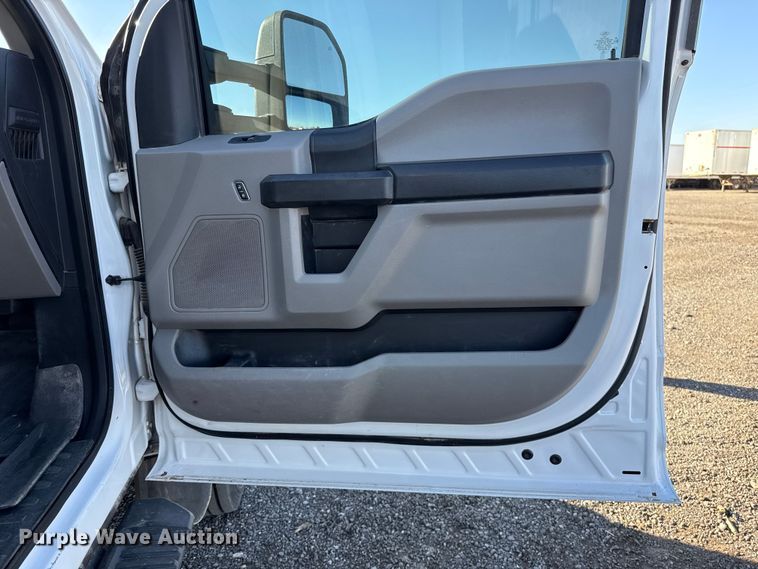 image for item ES5901 2018 Ford F550 Super Duty XL utility / service truck