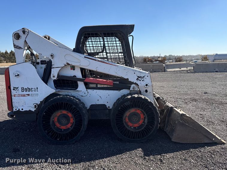 image for item ES5902 2014 Bobcat S770 skid steer loader