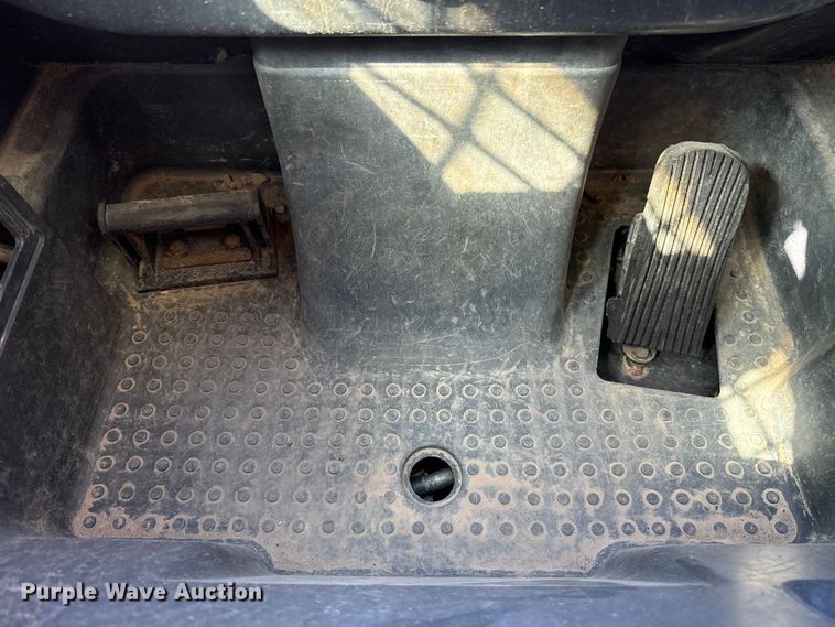 image for item ES5903 2019 John Deere 320G skid steer loader