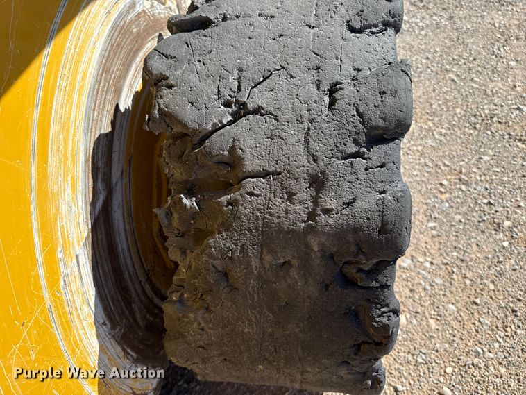 image for item ES5903 2019 John Deere 320G skid steer loader