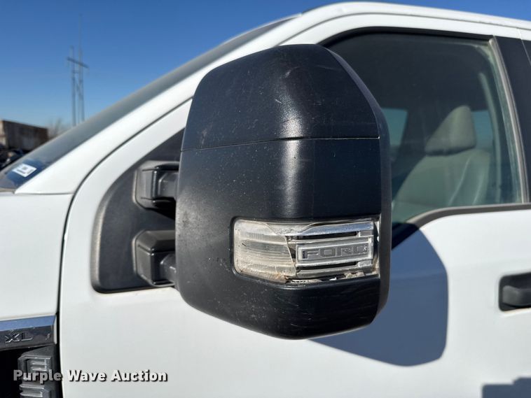 image for item ES5904 2020 Ford F250 Super Duty XL Crew Cab pickup truck