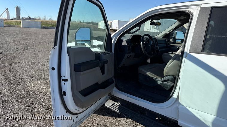 image for item ES5904 2020 Ford F250 Super Duty XL Crew Cab pickup truck