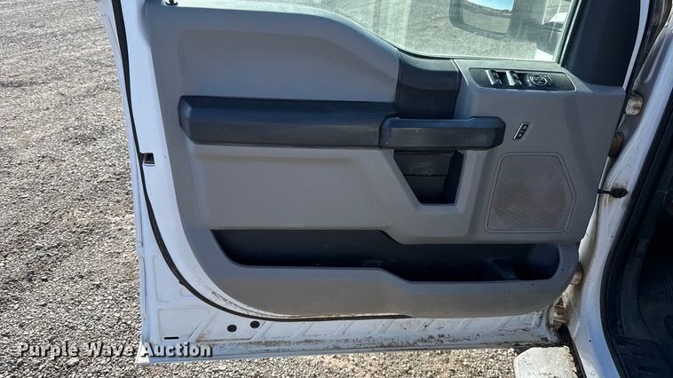 image for item ES5904 2020 Ford F250 Super Duty XL Crew Cab pickup truck