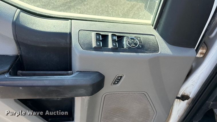 image for item ES5904 2020 Ford F250 Super Duty XL Crew Cab pickup truck