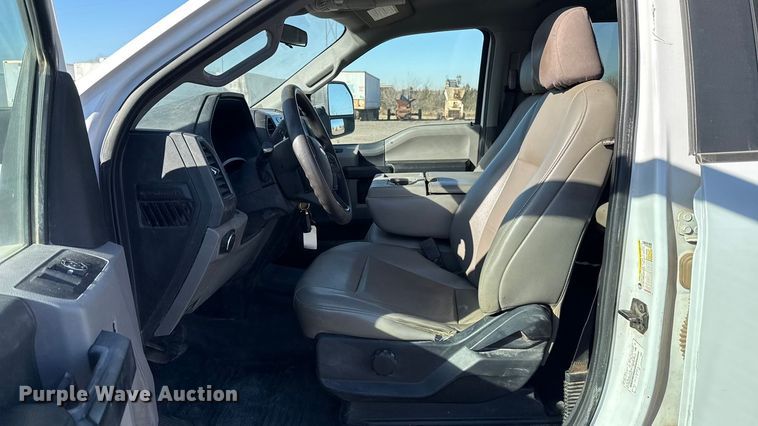 image for item ES5904 2020 Ford F250 Super Duty XL Crew Cab pickup truck