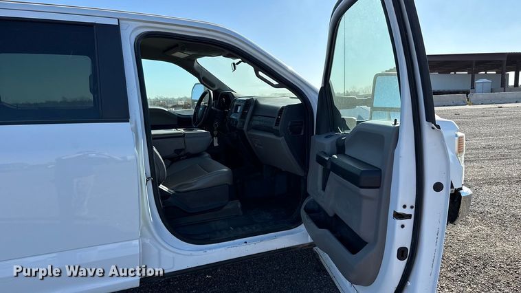 image for item ES5904 2020 Ford F250 Super Duty XL Crew Cab pickup truck